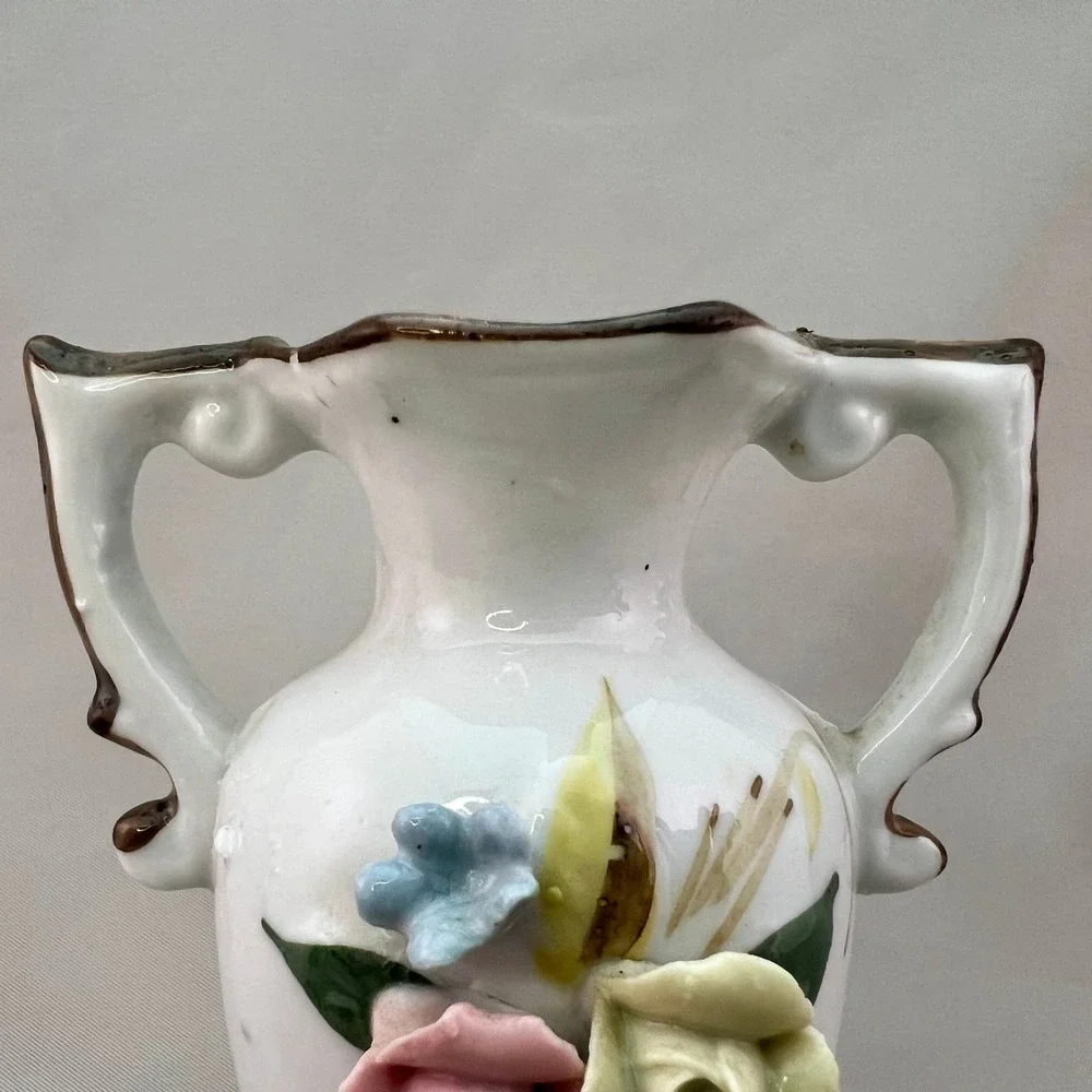 Unbranded Bud Vase Unisex Small White Excellent 3D Floral Scrolled Handles